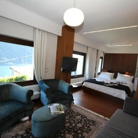 Sleeps 10 Pool Air Con
