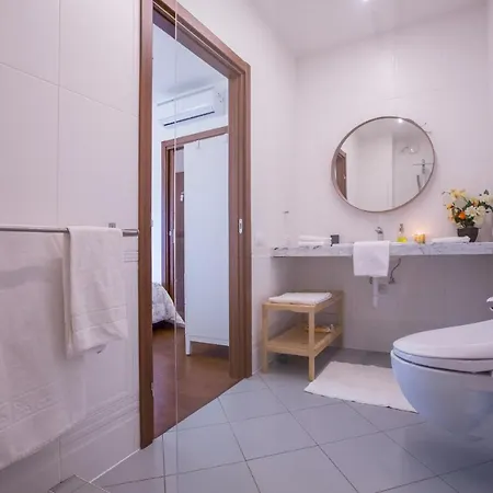Sleeps 10 Pool Air Con *
