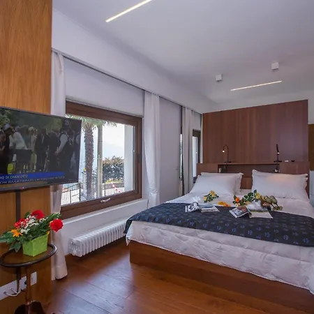 Villa Sleeps 10 Pool Air Con Moltrasio
