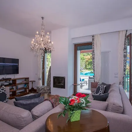 Sleeps 10 Pool Air Con *