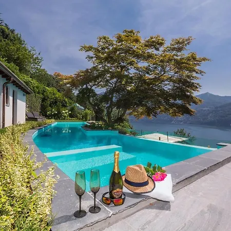 Villa Sleeps 10 Pool Air Con Moltrasio