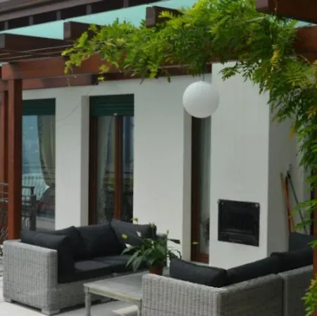 Villa Sleeps 10 Pool Air Con *