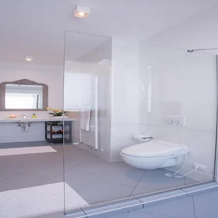 Sleeps 10 Pool Air Con *